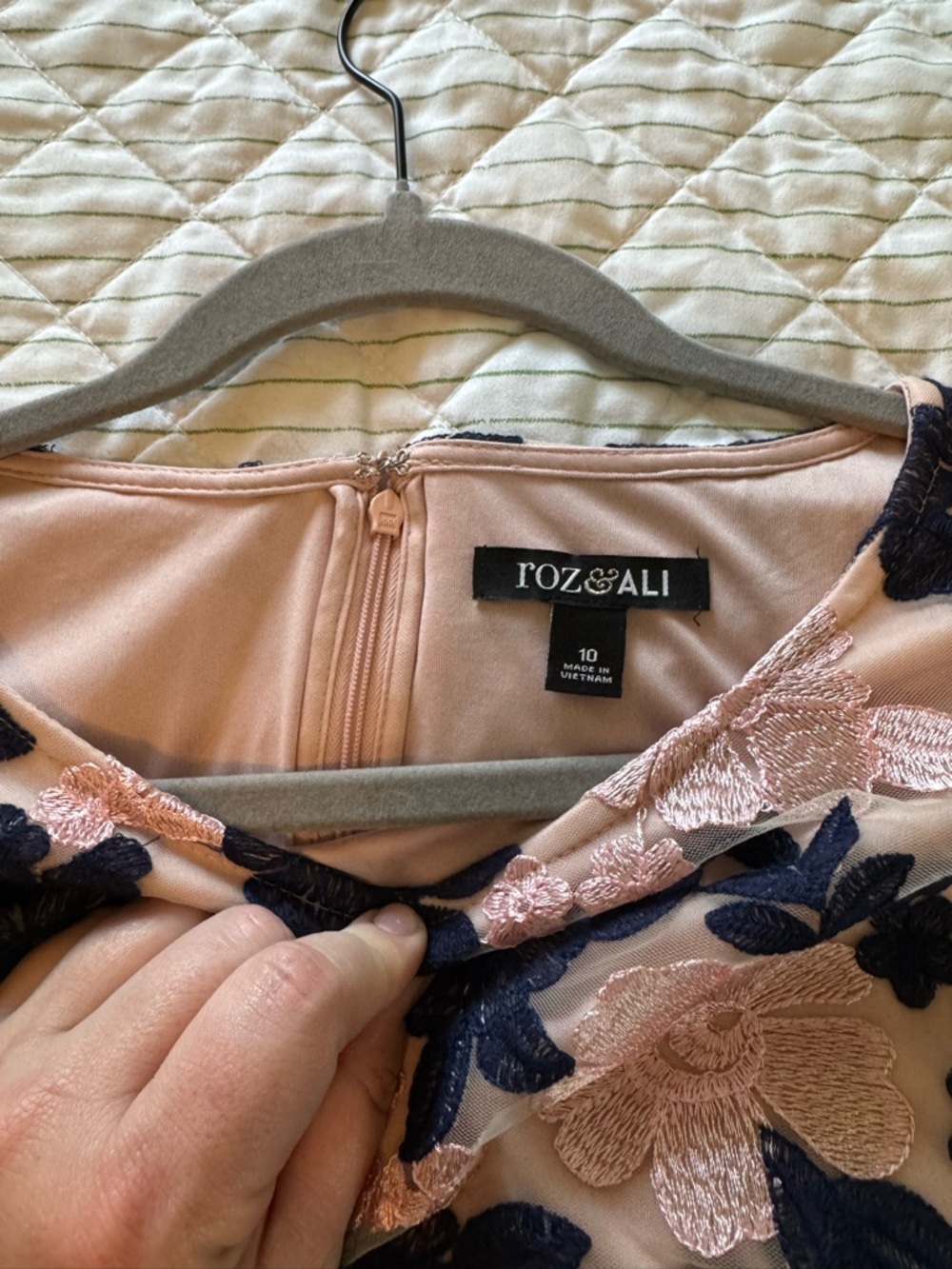 NWOT Roz & Ali Pink Midi Dress with Navy Floral Appliqué - Picture 3 of 7